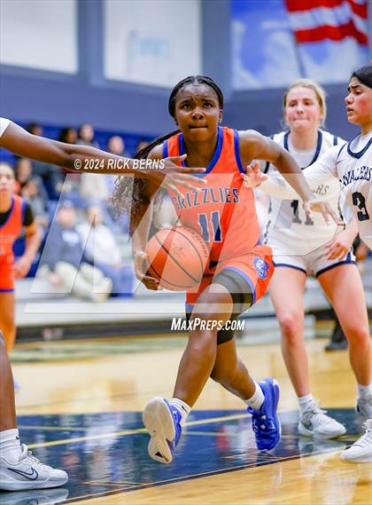 Thumbnail 1 in Grand Oaks vs College Park photogallery.