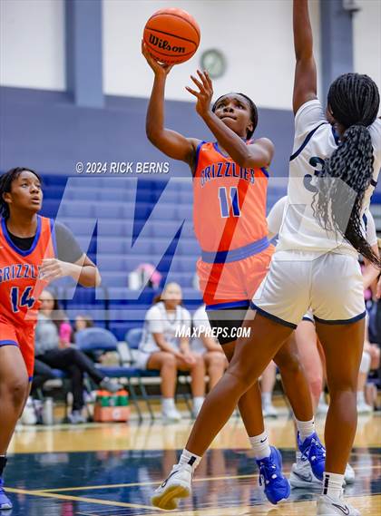 Thumbnail 2 in Grand Oaks vs College Park photogallery.