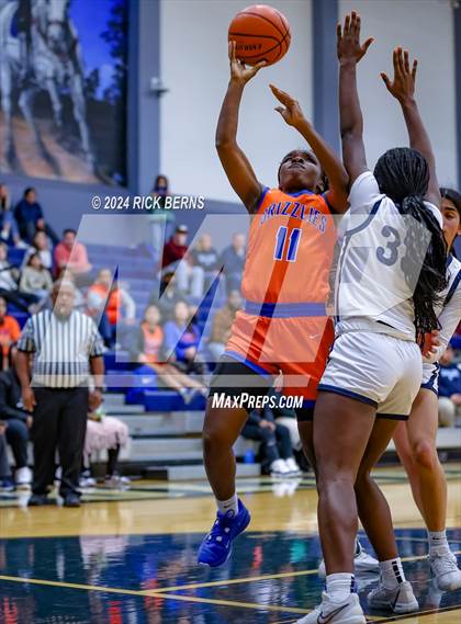 Thumbnail 3 in Grand Oaks vs College Park photogallery.