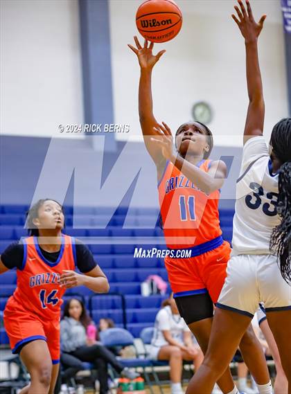 Thumbnail 1 in Grand Oaks vs College Park photogallery.