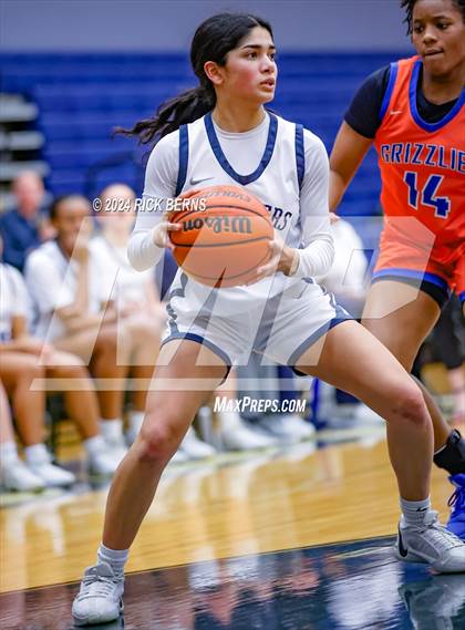 Thumbnail 2 in Grand Oaks vs College Park photogallery.