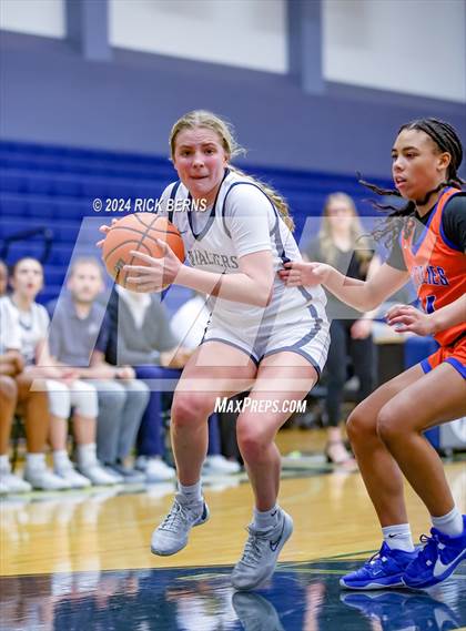 Thumbnail 2 in Grand Oaks vs College Park photogallery.