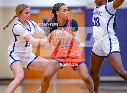 Thumbnail 3 in Grand Oaks vs College Park photogallery.