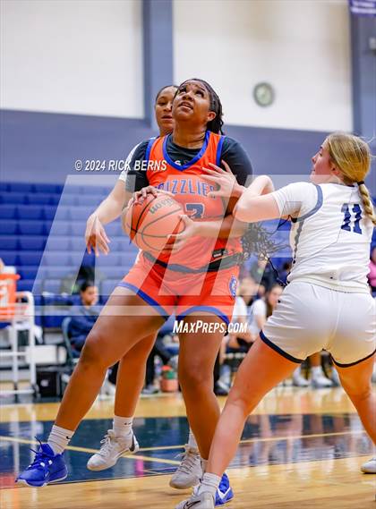 Thumbnail 3 in Grand Oaks vs College Park photogallery.