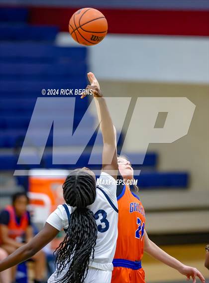 Thumbnail 1 in Grand Oaks vs College Park photogallery.