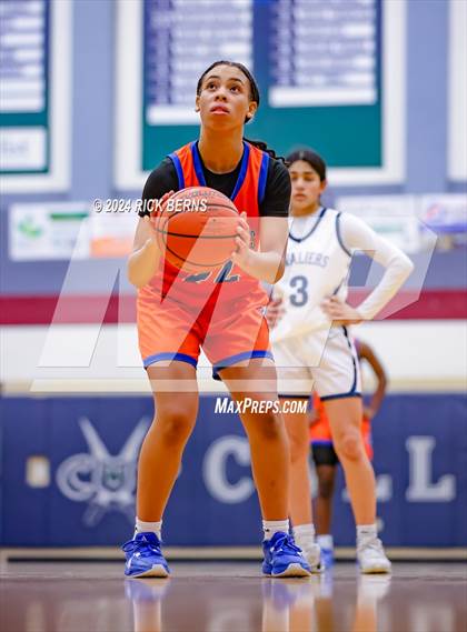 Thumbnail 2 in Grand Oaks vs College Park photogallery.