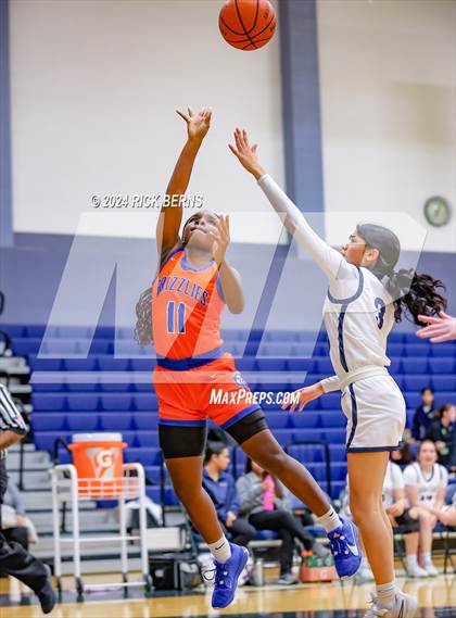 Thumbnail 2 in Grand Oaks vs College Park photogallery.