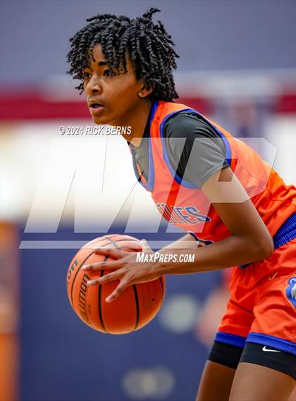 Thumbnail 2 in Grand Oaks vs College Park photogallery.