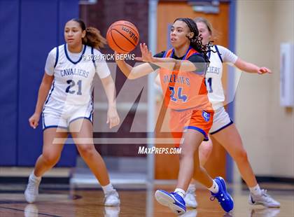 Thumbnail 3 in Grand Oaks vs College Park photogallery.