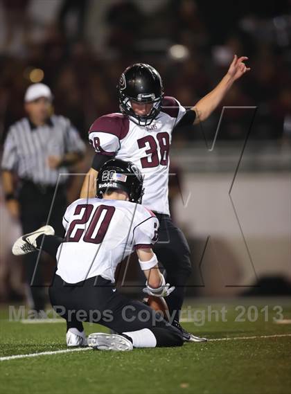 Thumbnail 3 in Pearland vs. Deer Park (UIL 5A Bi-District Playoff) photogallery.