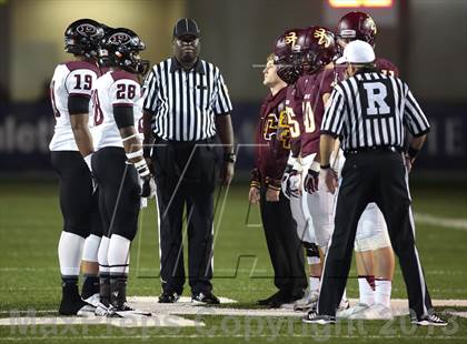 Thumbnail 2 in Pearland vs. Deer Park (UIL 5A Bi-District Playoff) photogallery.