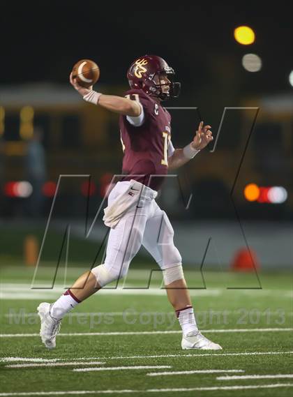 Thumbnail 2 in Pearland vs. Deer Park (UIL 5A Bi-District Playoff) photogallery.