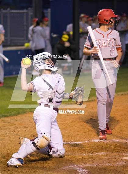 Thumbnail 3 in Tompkins vs Katy photogallery.