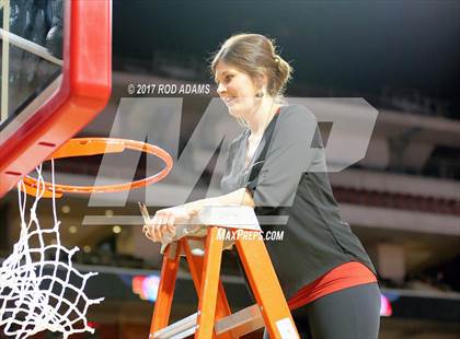 Thumbnail 3 in South Sioux City vs. Norris (NSAA Class B Final) photogallery.