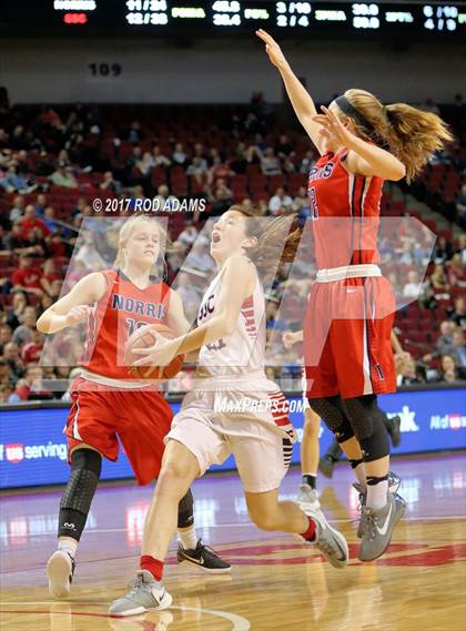 Thumbnail 3 in South Sioux City vs. Norris (NSAA Class B Final) photogallery.