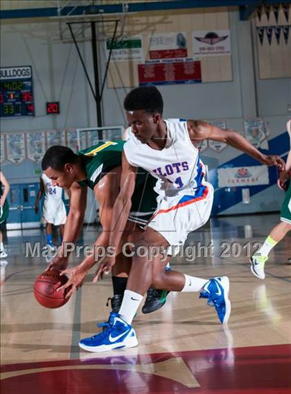 Thumbnail 3 in Pinewood vs. St. Joseph Notre Dame (CIF D5 NorCal Regional Final) photogallery.