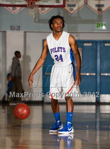 Thumbnail 2 in Pinewood vs. St. Joseph Notre Dame (CIF D5 NorCal Regional Final) photogallery.