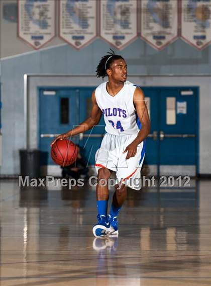 Thumbnail 2 in Pinewood vs. St. Joseph Notre Dame (CIF D5 NorCal Regional Final) photogallery.