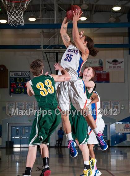 Thumbnail 1 in Pinewood vs. St. Joseph Notre Dame (CIF D5 NorCal Regional Final) photogallery.