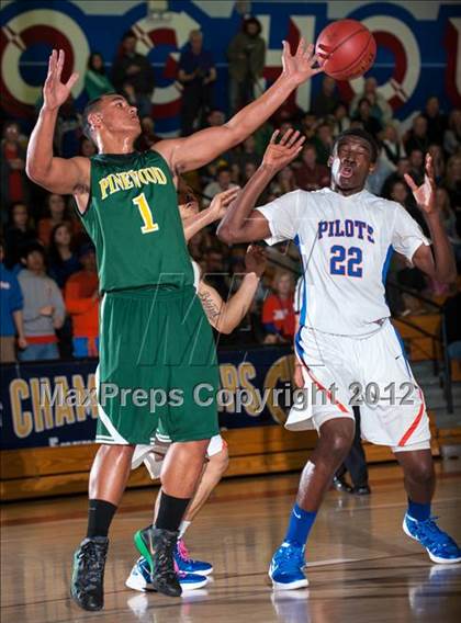 Thumbnail 3 in Pinewood vs. St. Joseph Notre Dame (CIF D5 NorCal Regional Final) photogallery.