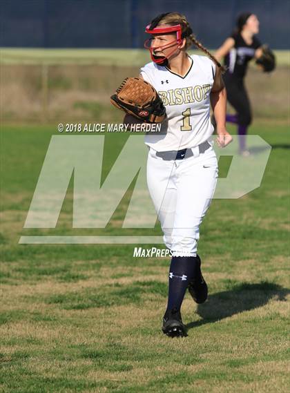 Thumbnail 3 in Bishop McLaughlin Catholic vs River Ridge photogallery.