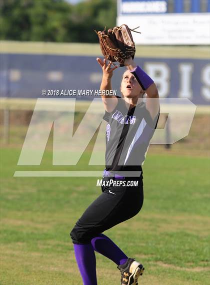 Thumbnail 2 in Bishop McLaughlin Catholic vs River Ridge photogallery.
