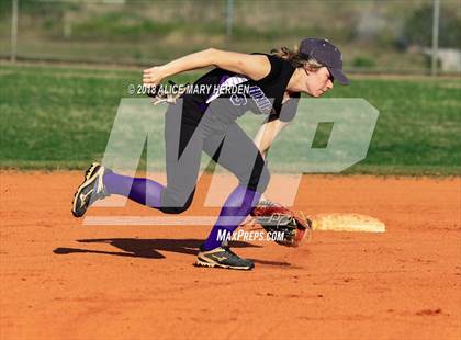 Thumbnail 3 in Bishop McLaughlin Catholic vs River Ridge photogallery.
