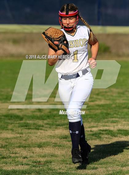 Thumbnail 1 in Bishop McLaughlin Catholic vs River Ridge photogallery.