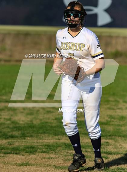 Thumbnail 3 in Bishop McLaughlin Catholic vs River Ridge photogallery.