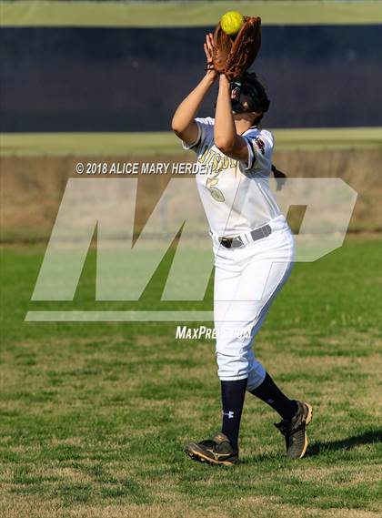 Thumbnail 2 in Bishop McLaughlin Catholic vs River Ridge photogallery.