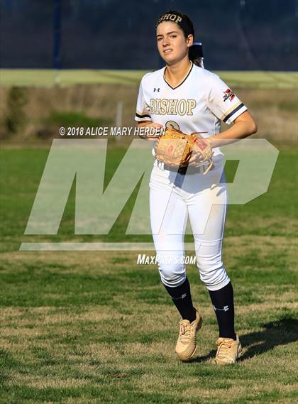 Thumbnail 3 in Bishop McLaughlin Catholic vs River Ridge photogallery.