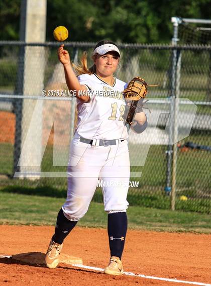 Thumbnail 1 in Bishop McLaughlin Catholic vs River Ridge photogallery.