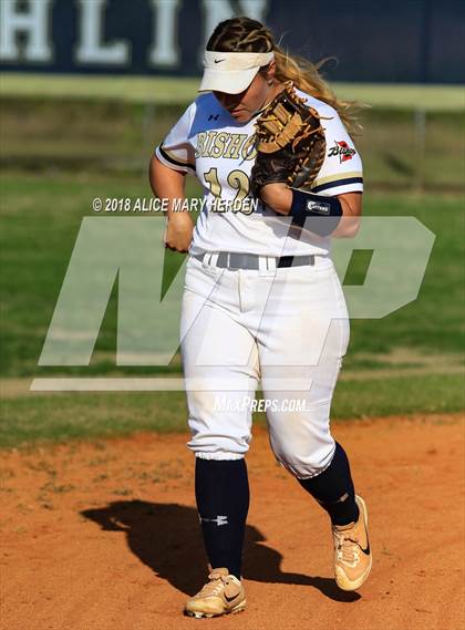 Thumbnail 1 in Bishop McLaughlin Catholic vs River Ridge photogallery.