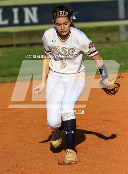 Thumbnail 3 in Bishop McLaughlin Catholic vs River Ridge photogallery.