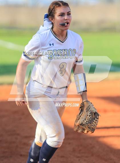 Thumbnail 3 in Bishop McLaughlin Catholic vs River Ridge photogallery.