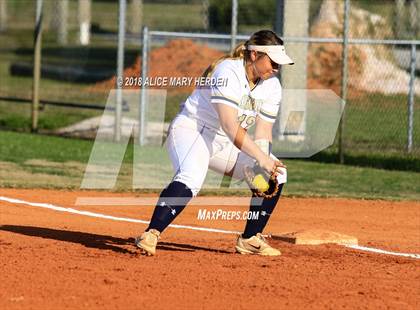 Thumbnail 3 in Bishop McLaughlin Catholic vs River Ridge photogallery.