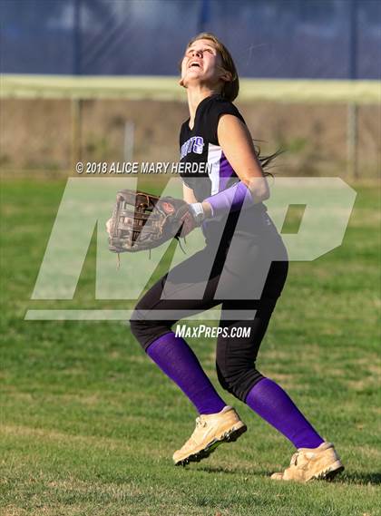 Thumbnail 1 in Bishop McLaughlin Catholic vs River Ridge photogallery.