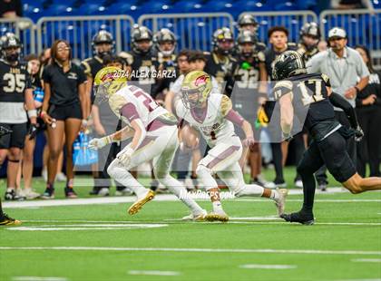 Thumbnail 1 in Los Fresnos vs. Johnson photogallery.