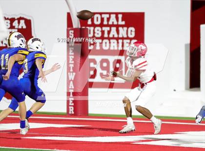 Thumbnail 3 in Brock vs. Denver City (UIL Class 3A Area Playoff) photogallery.