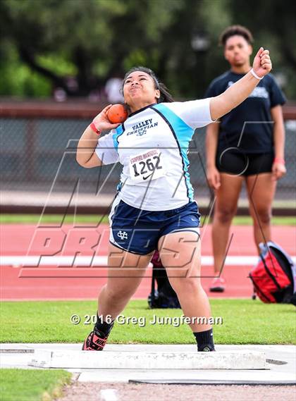 Thumbnail 2 in Stanford Invitational Girls Shot Put photogallery.