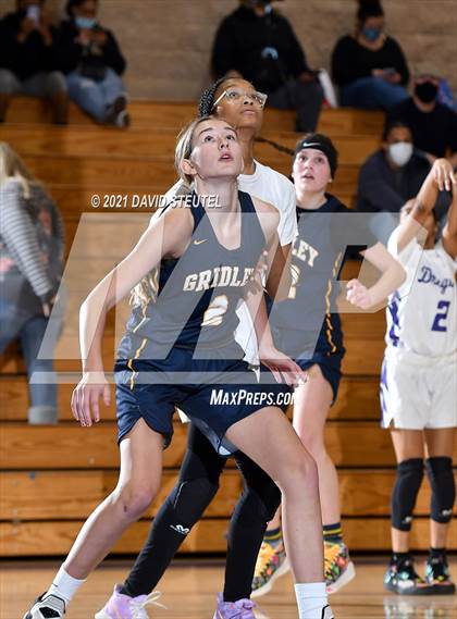 Thumbnail 2 in Gridley vs. Sacramento (Chavez Classic) photogallery.