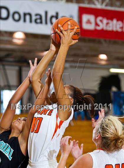 Thumbnail 1 in Pasadena Memorial vs La Porte (McDonald's Texas Invitational) photogallery.