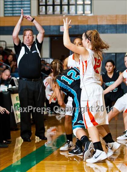 Thumbnail 2 in Pasadena Memorial vs La Porte (McDonald's Texas Invitational) photogallery.