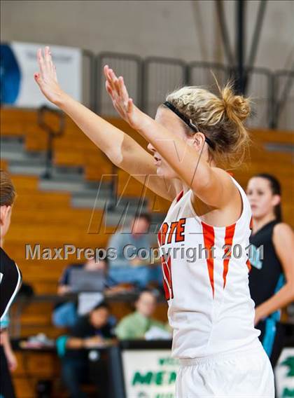 Thumbnail 2 in Pasadena Memorial vs La Porte (McDonald's Texas Invitational) photogallery.