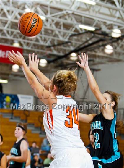 Thumbnail 2 in Pasadena Memorial vs La Porte (McDonald's Texas Invitational) photogallery.
