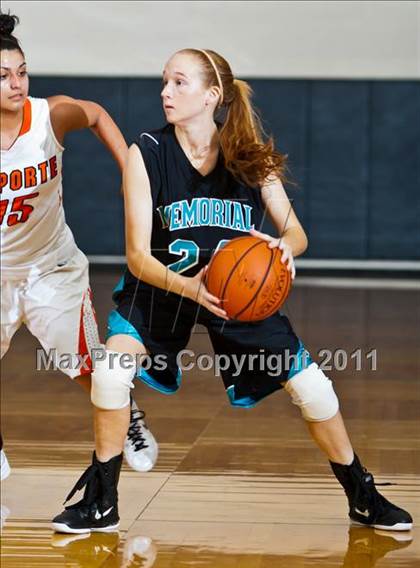 Thumbnail 2 in Pasadena Memorial vs La Porte (McDonald's Texas Invitational) photogallery.