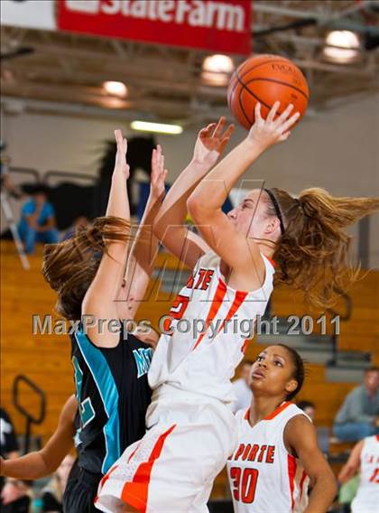 Thumbnail 2 in Pasadena Memorial vs La Porte (McDonald's Texas Invitational) photogallery.