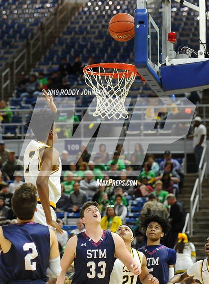 Thumbnail 1 in St. Thomas More vs. De La Salle (LHSAA 3A/4A Marsh Madness Final) photogallery.