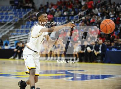 Thumbnail 2 in St. Thomas More vs. De La Salle (LHSAA 3A/4A Marsh Madness Final) photogallery.