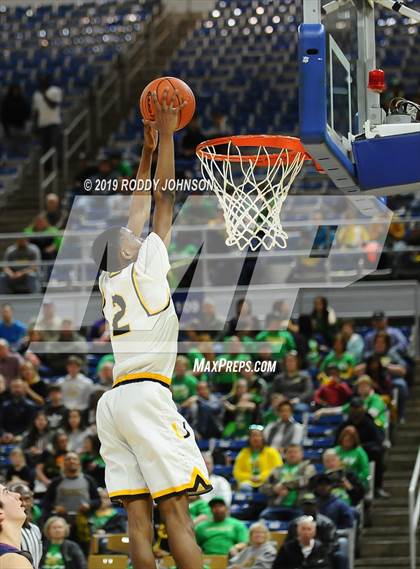 Thumbnail 1 in St. Thomas More vs. De La Salle (LHSAA 3A/4A Marsh Madness Final) photogallery.